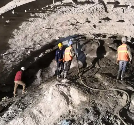 平邑拱顶带模注浆料的施工流程及注意事项
